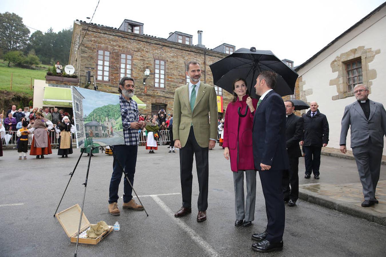 Los Reyes entregan el Premio al Pueblo Ejemplar a Los Oscos