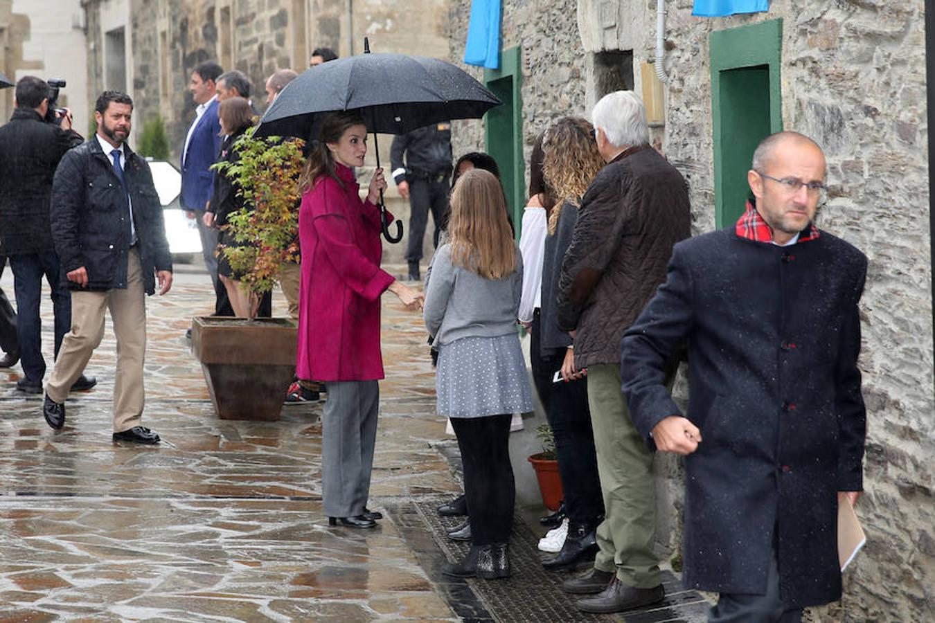 Los Reyes entregan el Premio al Pueblo Ejemplar a Los Oscos