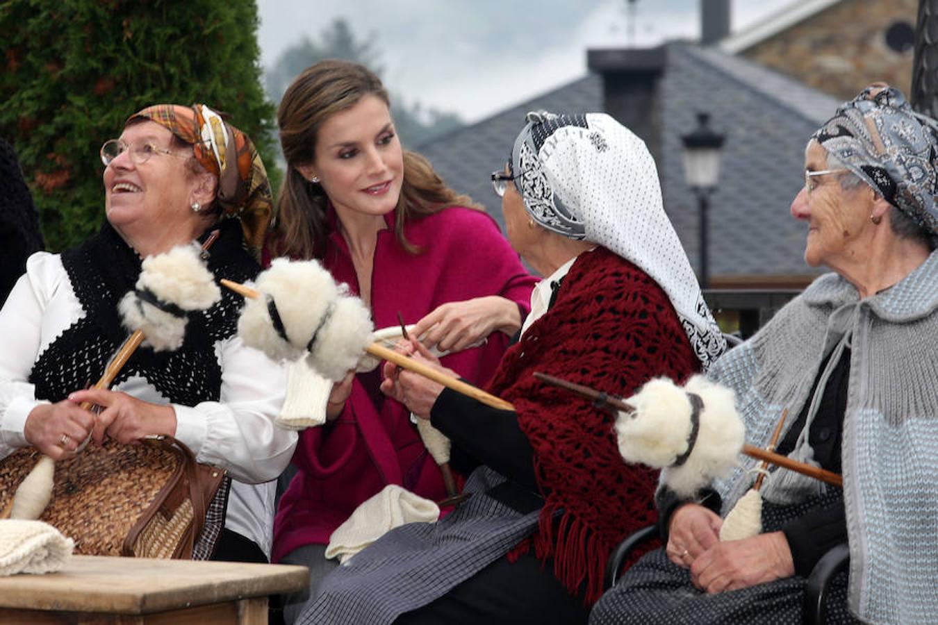 Los Reyes entregan el Premio al Pueblo Ejemplar a Los Oscos