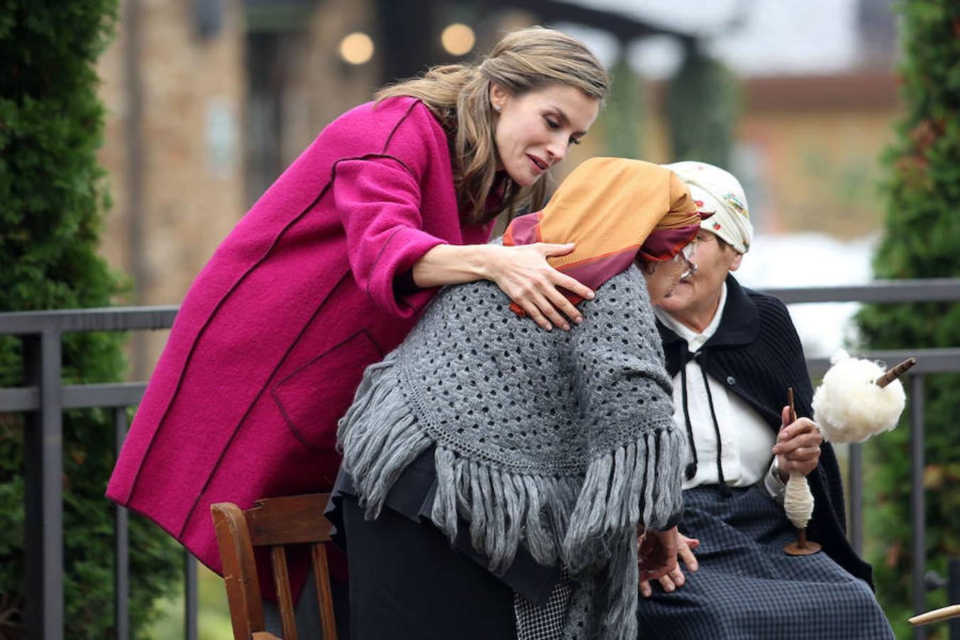 Los Reyes entregan el Premio al Pueblo Ejemplar a Los Oscos