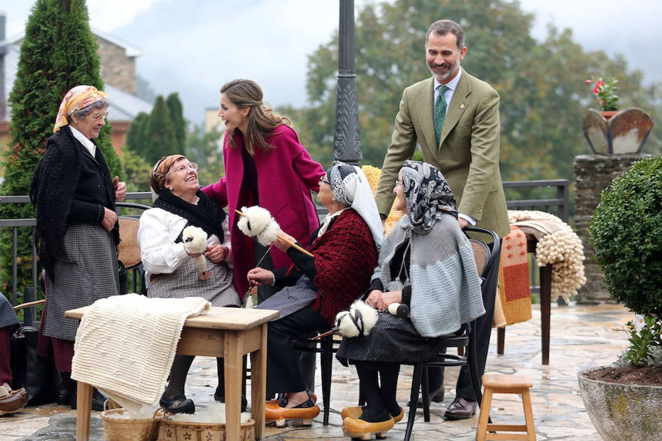 Los Reyes entregan el Premio al Pueblo Ejemplar a Los Oscos