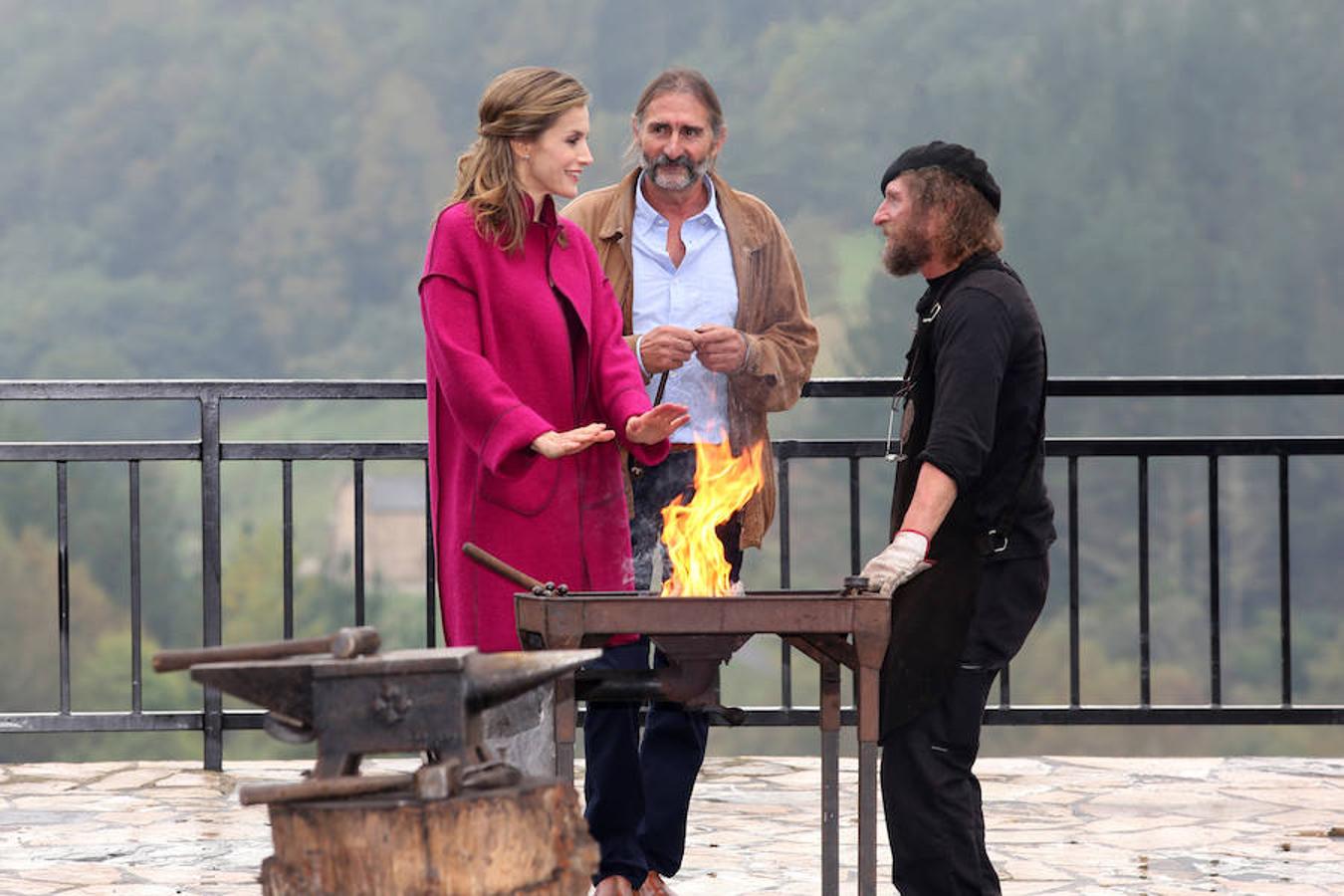 Los Reyes entregan el Premio al Pueblo Ejemplar a Los Oscos