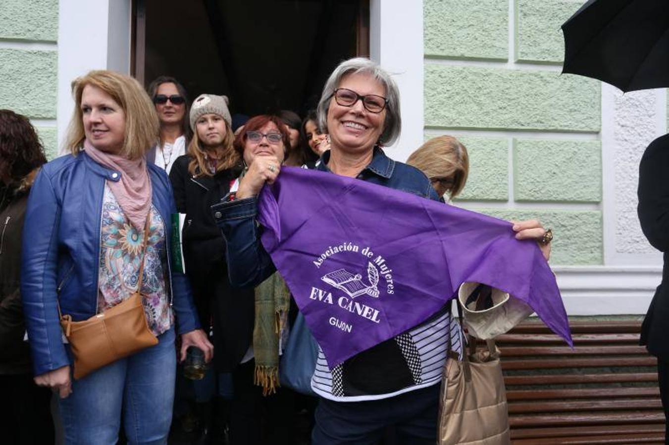 Los Reyes entregan el Premio al Pueblo Ejemplar a Los Oscos