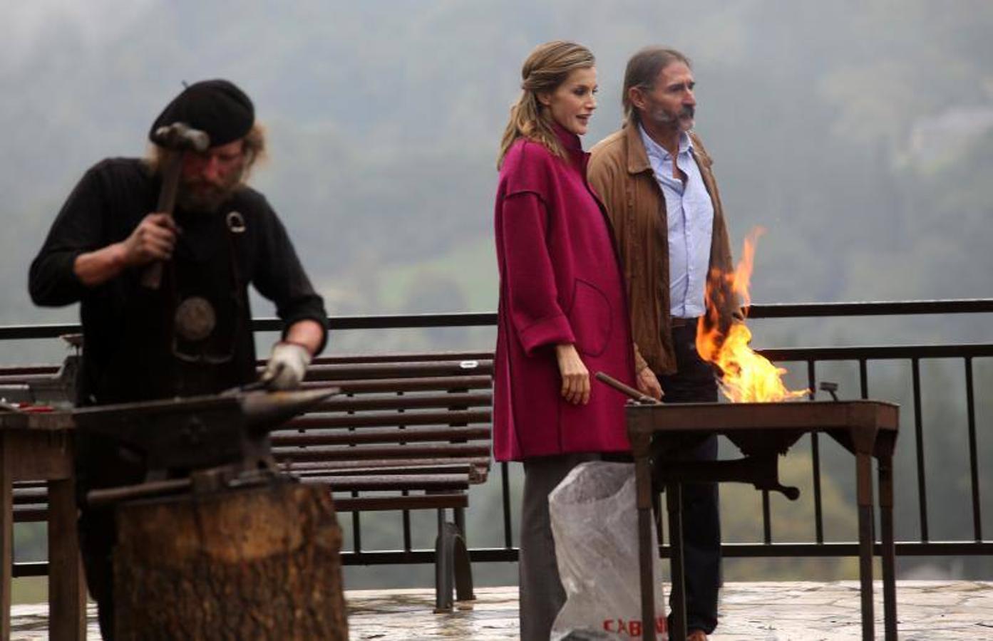 Los Reyes entregan el Premio al Pueblo Ejemplar a Los Oscos