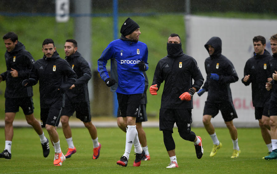 Entrenamiento a puerta cerrada del Real Oviedo