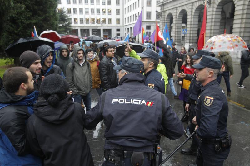 Manifestación contra las reválidas en Oviedo