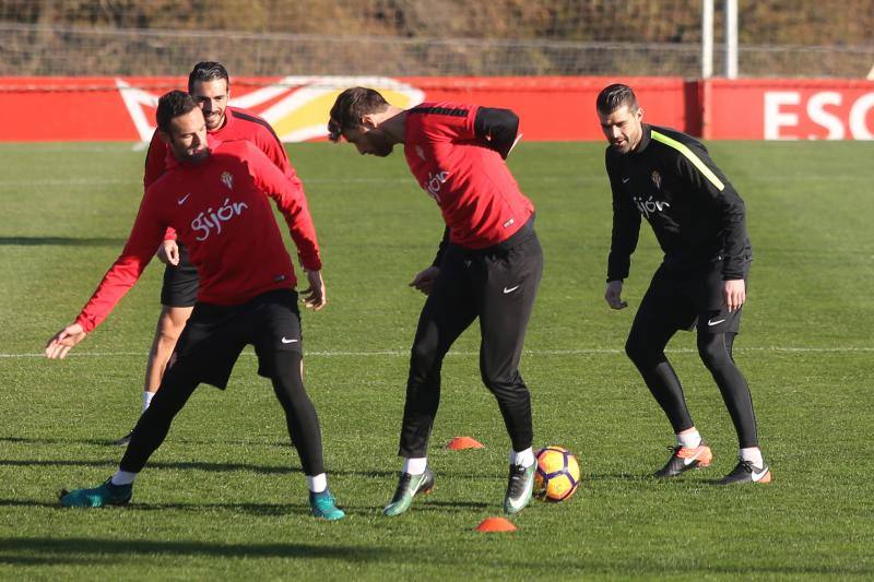 Entrenamiento a puerta cerrada del Sporting