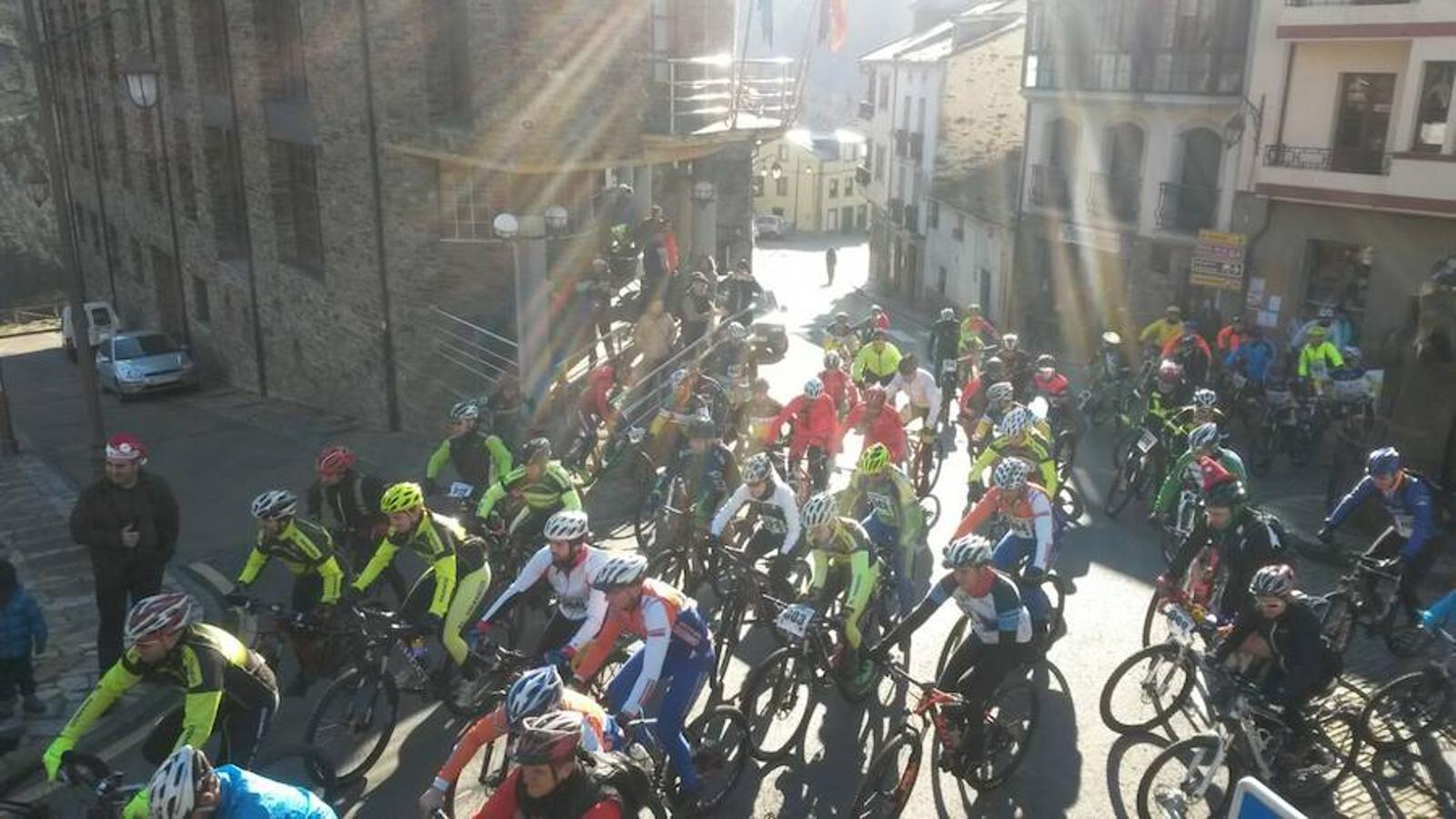 Taramundi. Decenas de bicicleta llenaron las calles en esta particular San Silvestre.