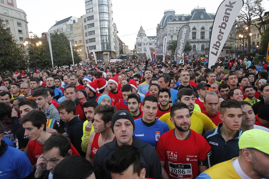 Multitudinaria carrera de San Silvestre en Oviedo