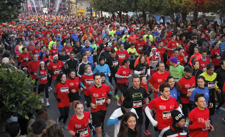 Multitudinaria carrera de San Silvestre en Oviedo