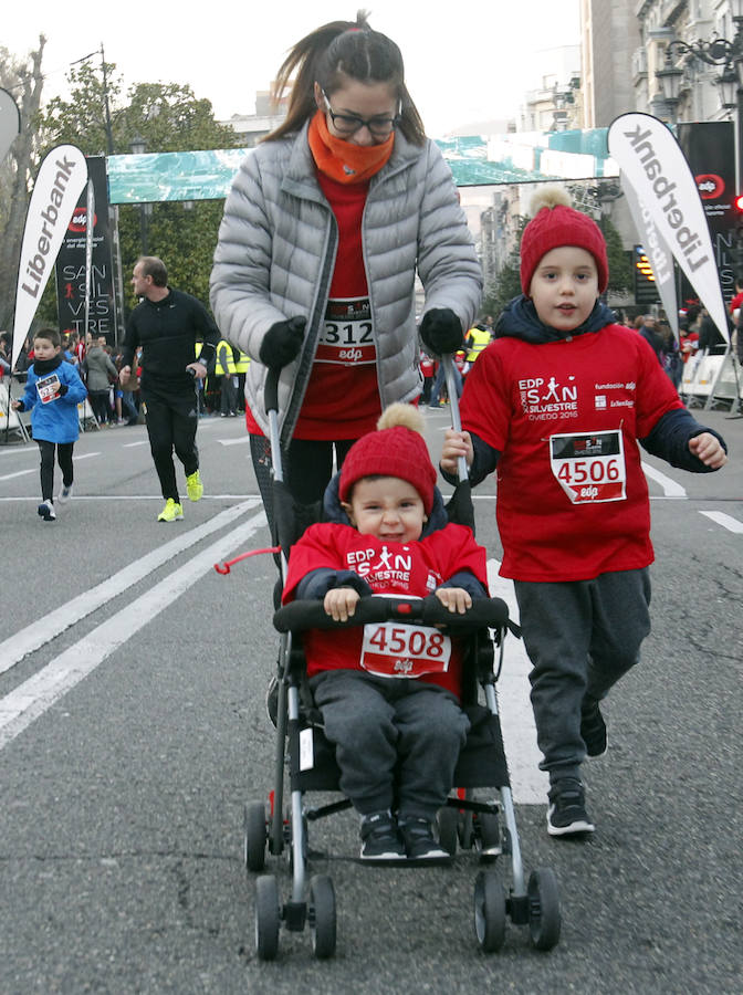 Multitudinaria carrera de San Silvestre en Oviedo