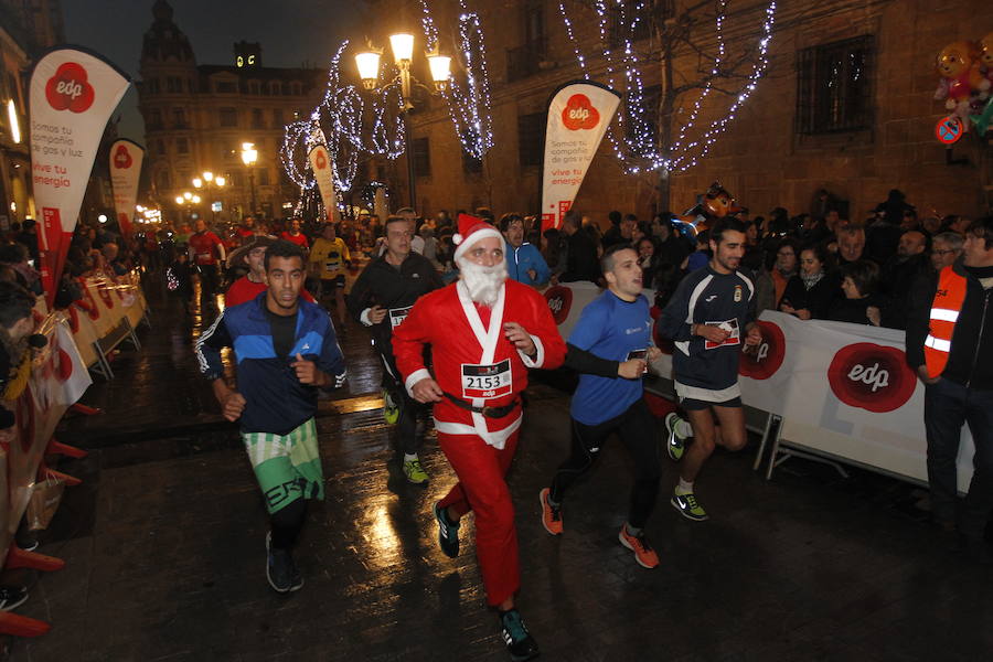 Multitudinaria carrera de San Silvestre en Oviedo