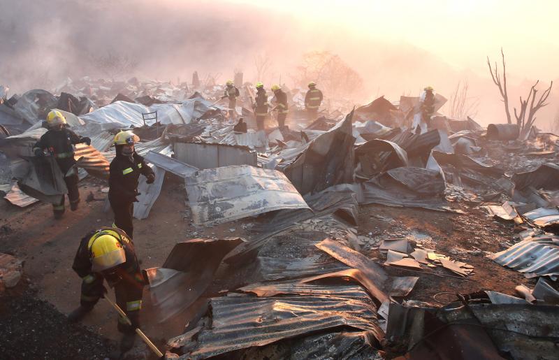 Un devastador incendio arrasa Valparaíso