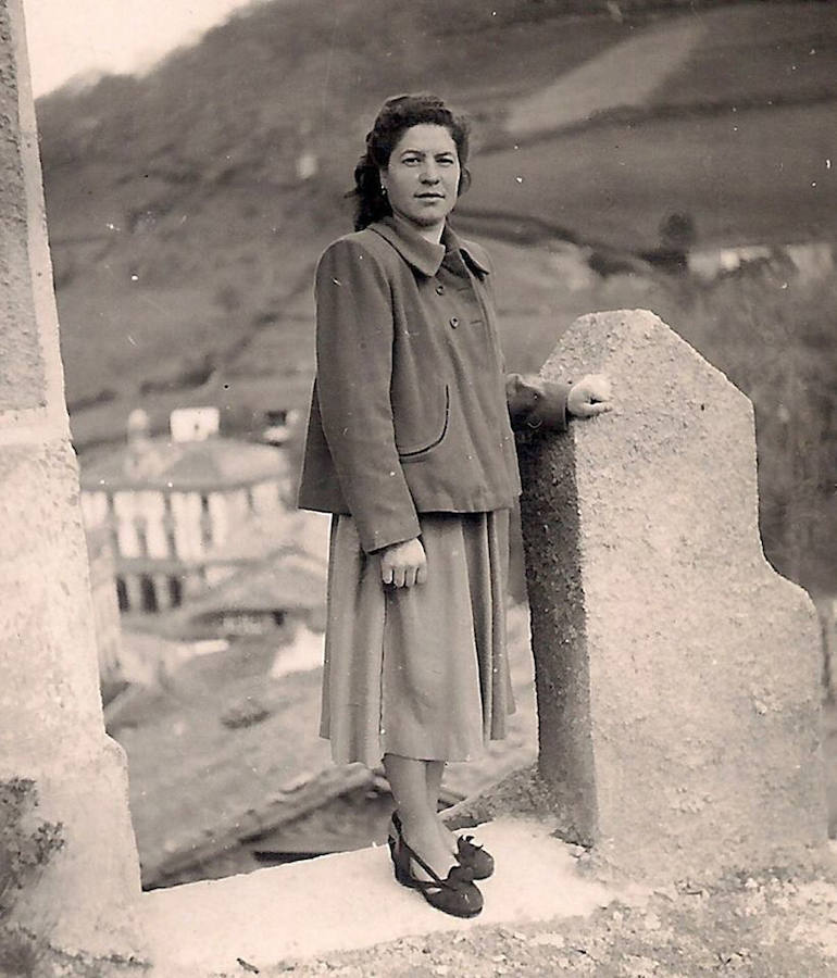 Allande rinde homenaje a sus modistas