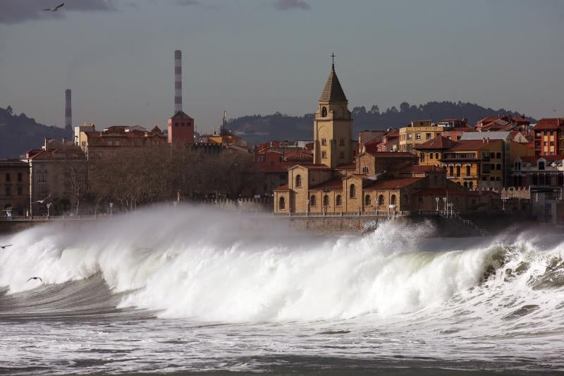 Asturias, en alerta por oleaje