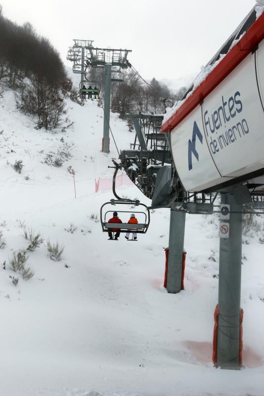 Las imágenes de la nieve en Asturias, a la espera del frío siberiano