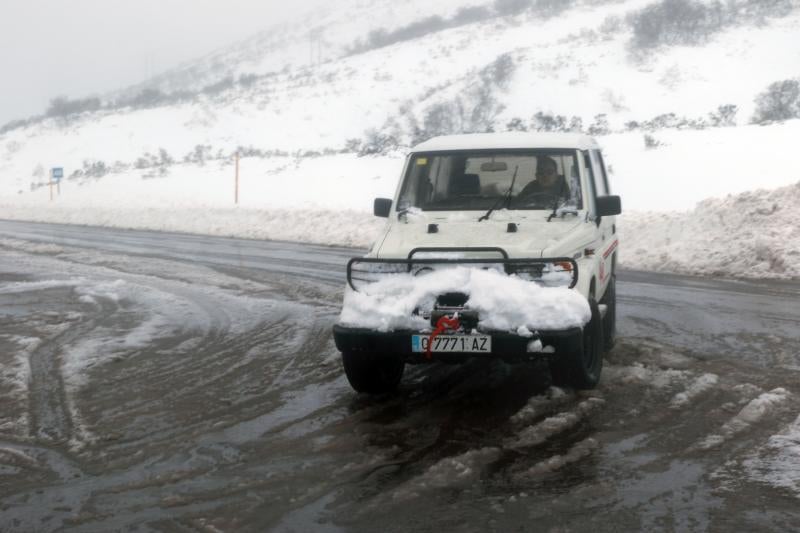 Las imágenes de la nieve en Asturias, a la espera del frío siberiano