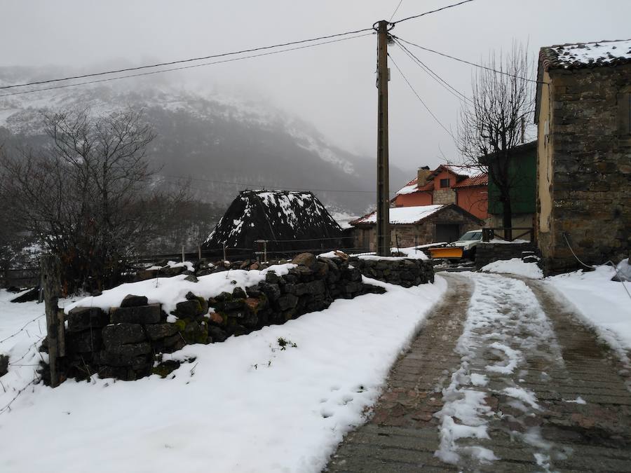 La nieve cubre Asturias a la espera de una ola de frío siberiano