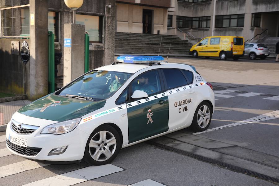 Justo Rodríguez Braga y los otros cinco detenidos salen de Rubín y llegan a los juzgados