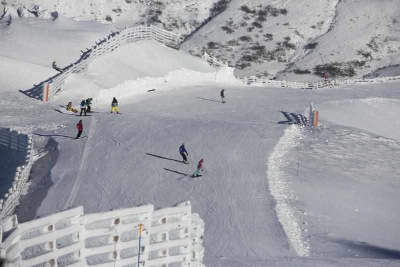 Animación en las pistas de esquí de Fuentes de Invierno