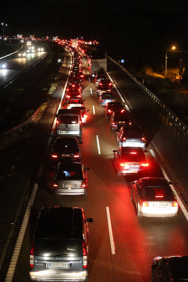 Atascos kilométricos en la autopista