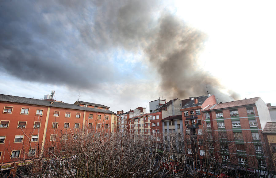 Incendio en un bazar chino de Oviedo