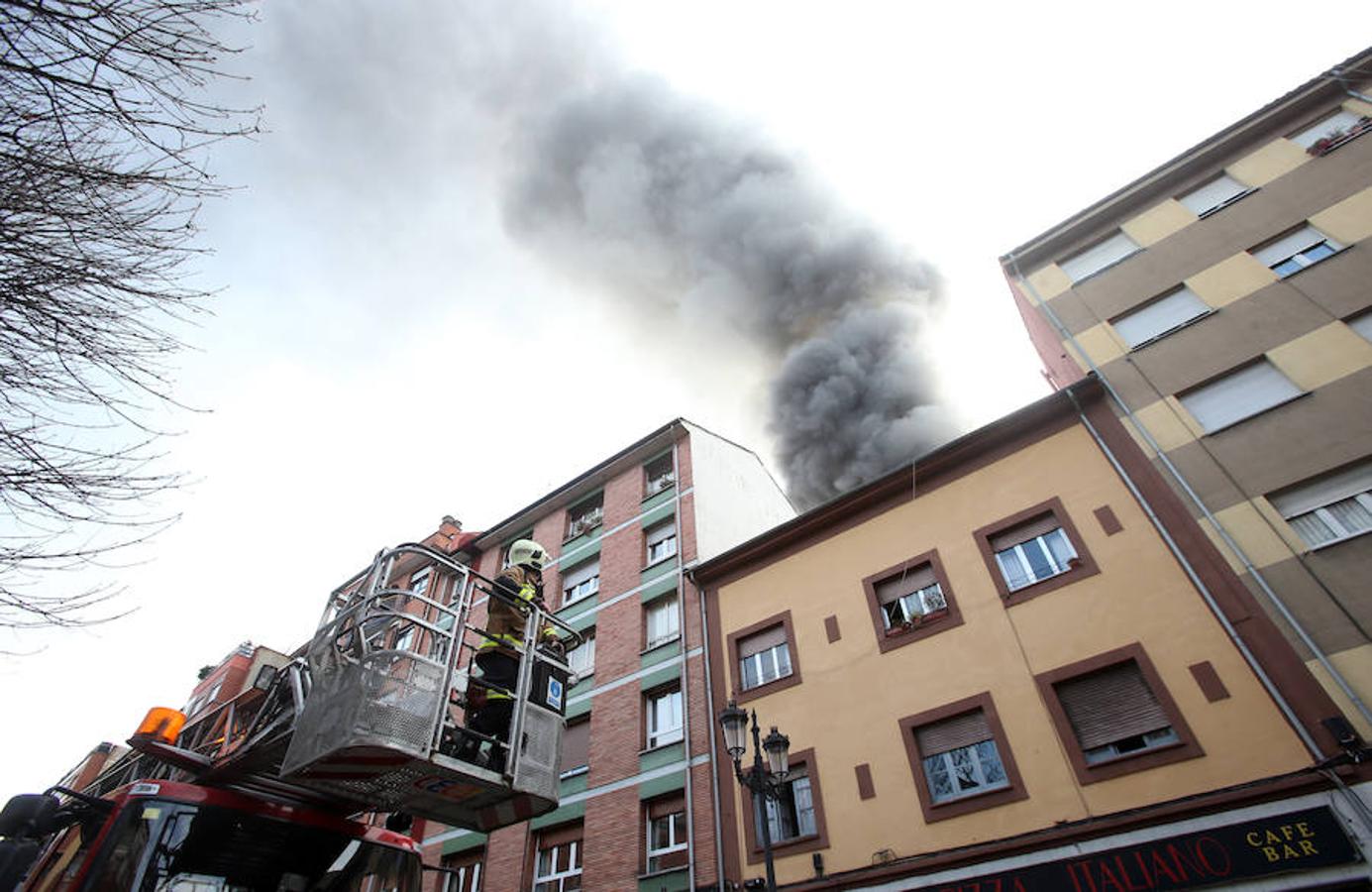 Incendio en un bazar chino de Oviedo