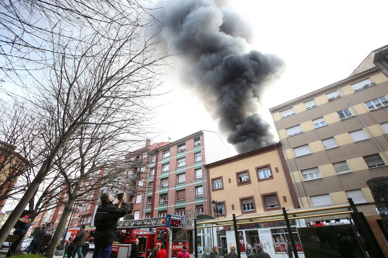 Incendio en un bazar chino de Oviedo