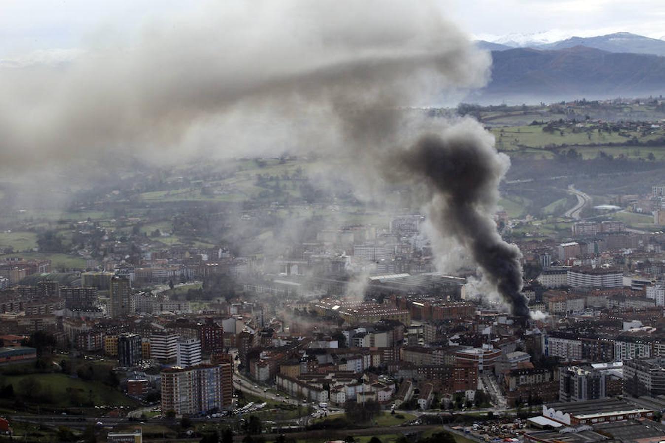Incendio en un bazar chino de Oviedo