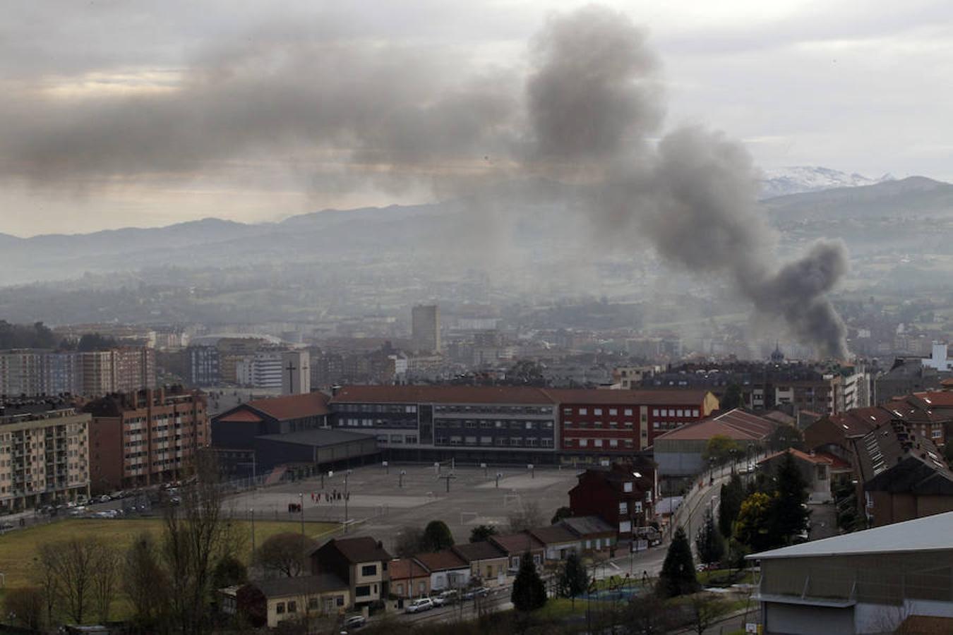 Incendio en un bazar chino de Oviedo