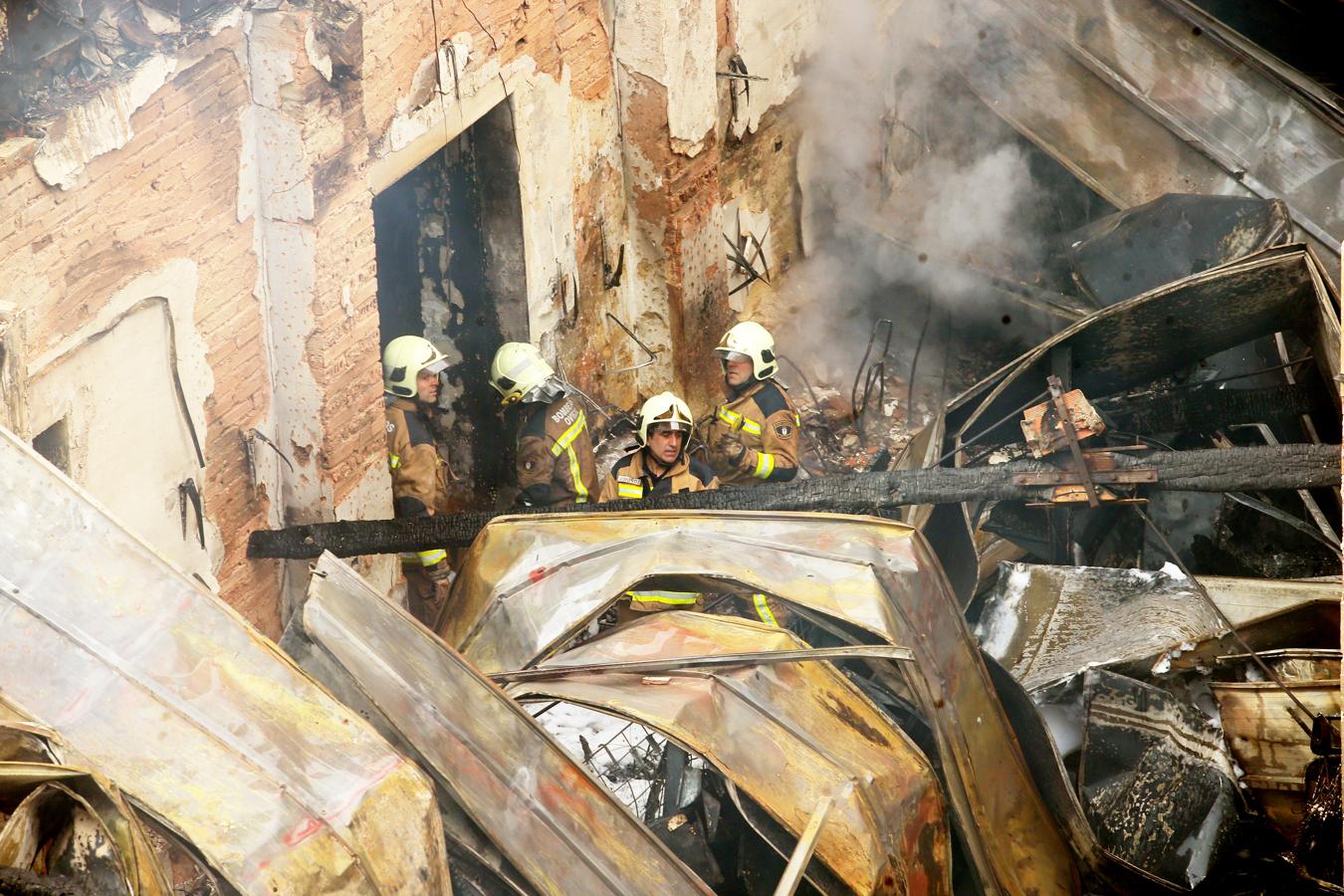 Así quedó el bazar que se incendió en Oviedo