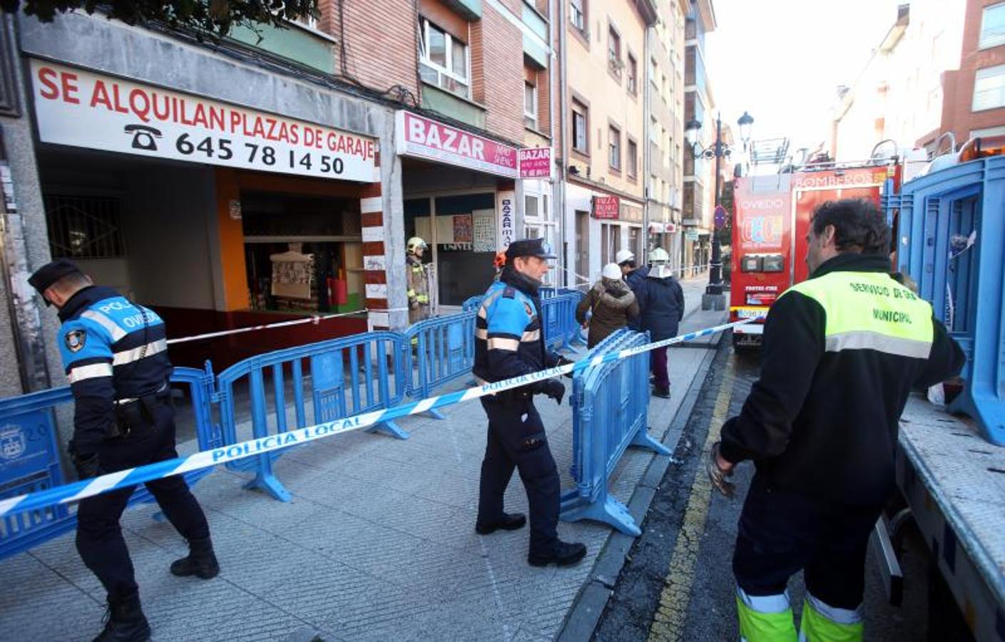 El día después del espectacular incendio que destruyó un bazar chino de Oviedo
