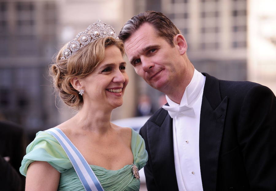 Los duques de Palma, la Infanta Cristina e Iñaki Urdangarín, a su llegada a la boda de la princesa Victoria de Suecia (2010).