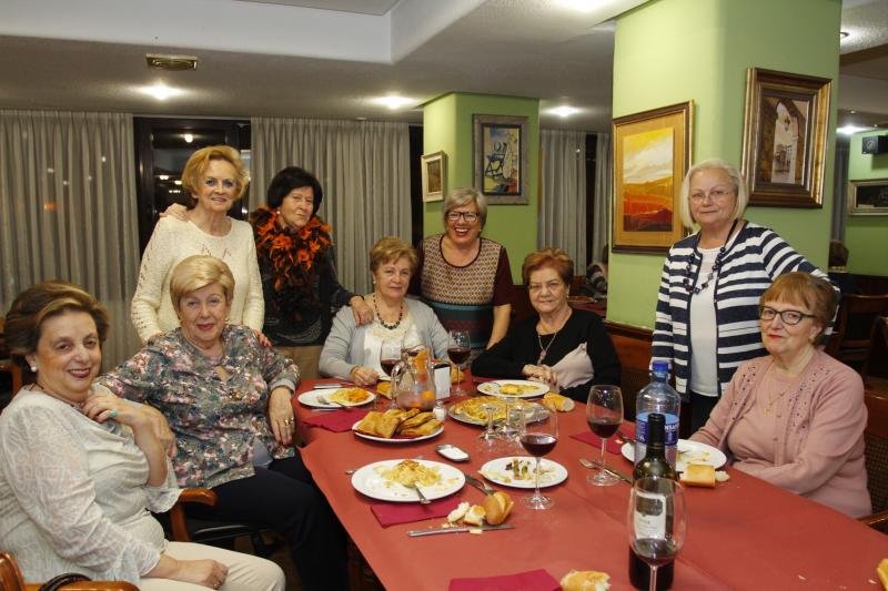 Colorida noche de comadres en Avilés