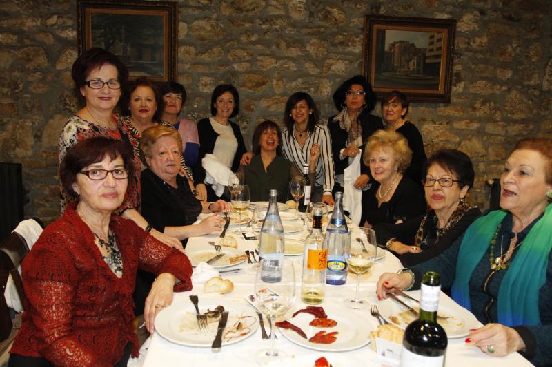 Colorida noche de comadres en Avilés