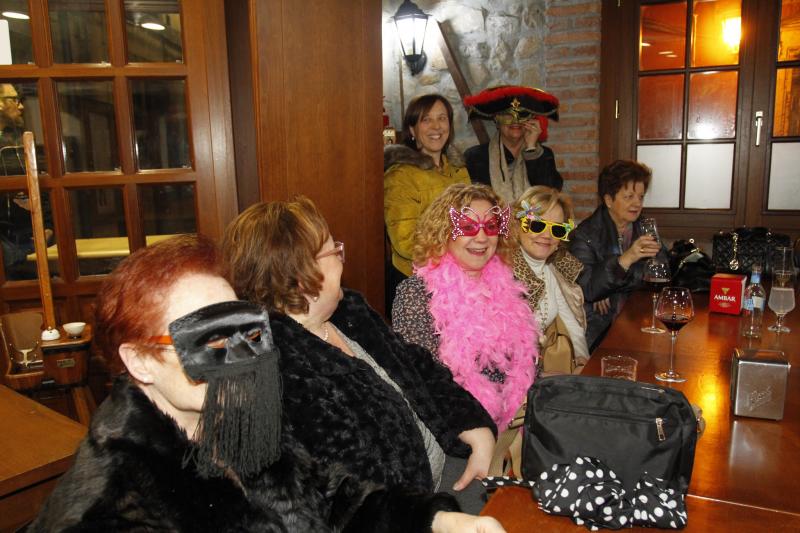 Colorida noche de comadres en Avilés