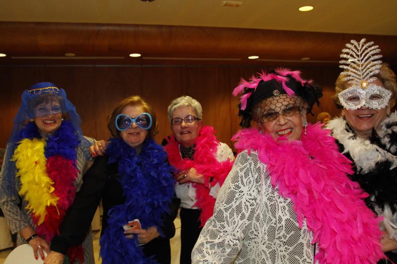 Colorida noche de comadres en Avilés