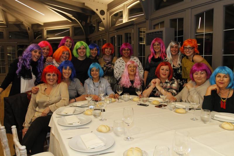 Colorida noche de comadres en Avilés