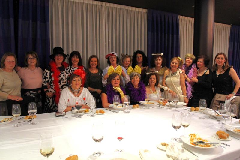 Colorida noche de comadres en Avilés