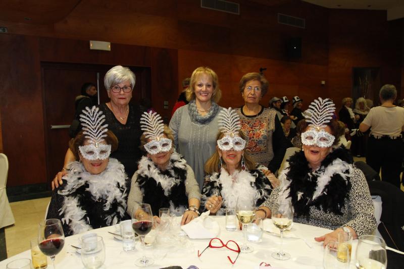 Colorida noche de comadres en Avilés