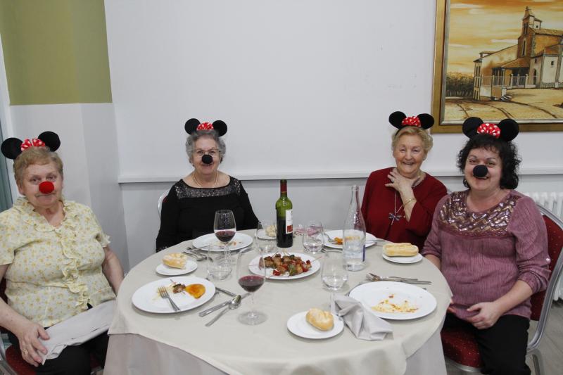 Colorida noche de comadres en Avilés