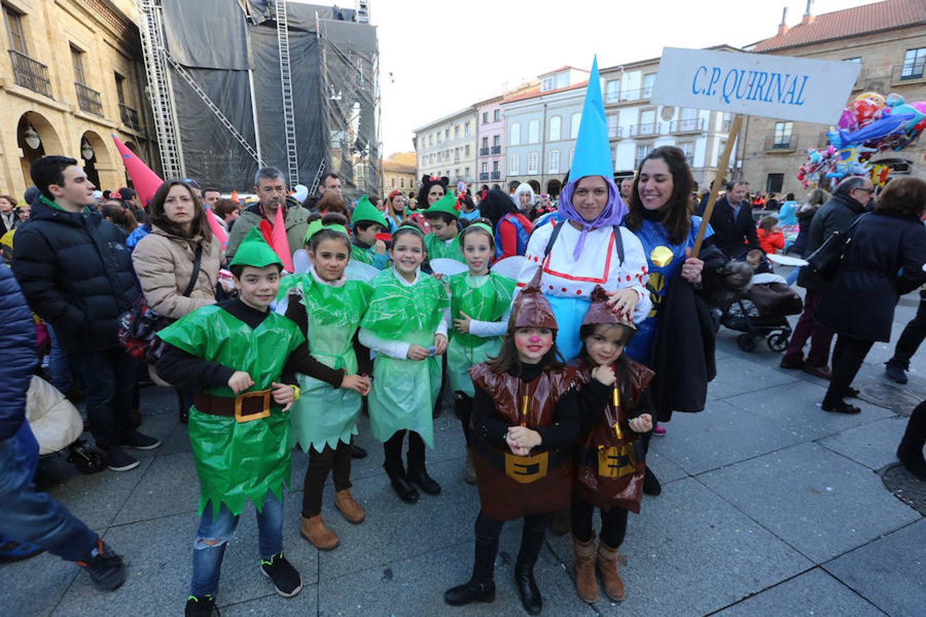 Los colegios desfilan en el Antroxu de Avilés