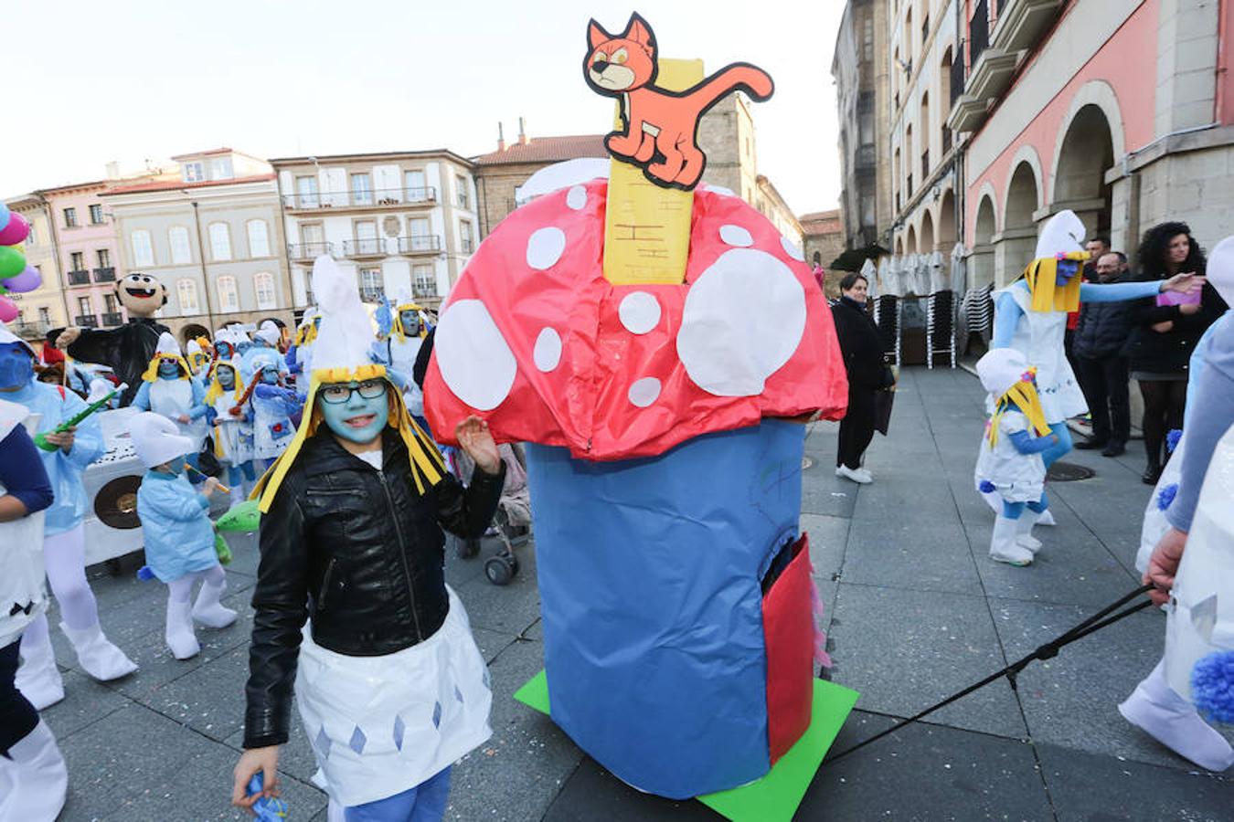 Los colegios desfilan en el Antroxu de Avilés