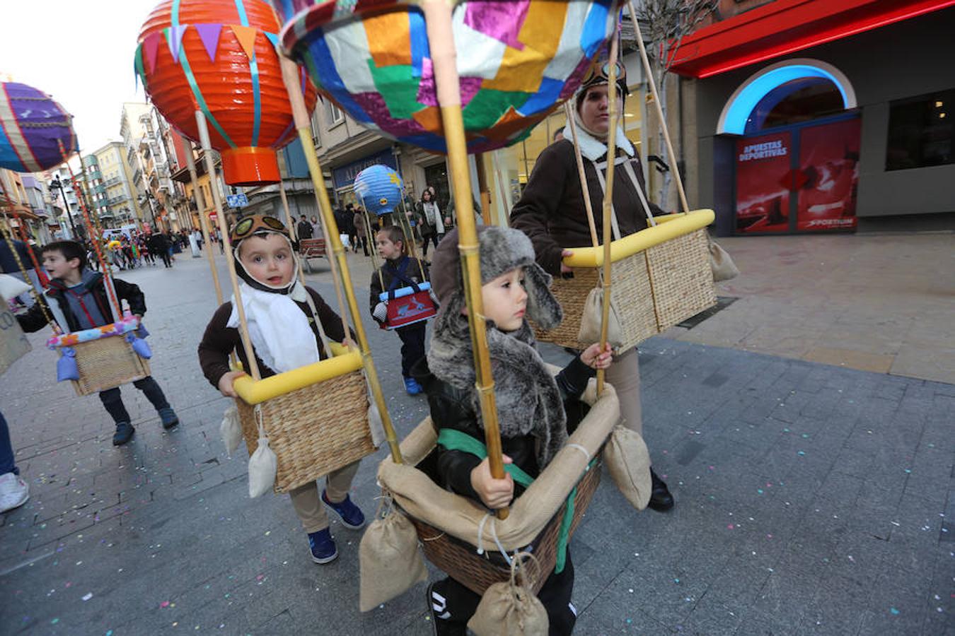 Los colegios desfilan en el Antroxu de Avilés