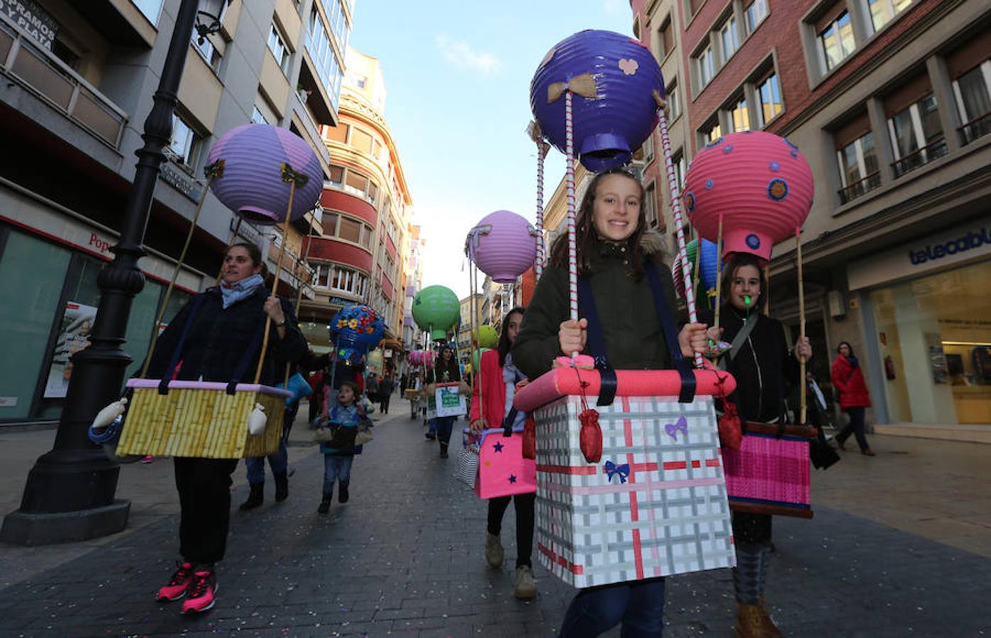 Los colegios desfilan en el Antroxu de Avilés
