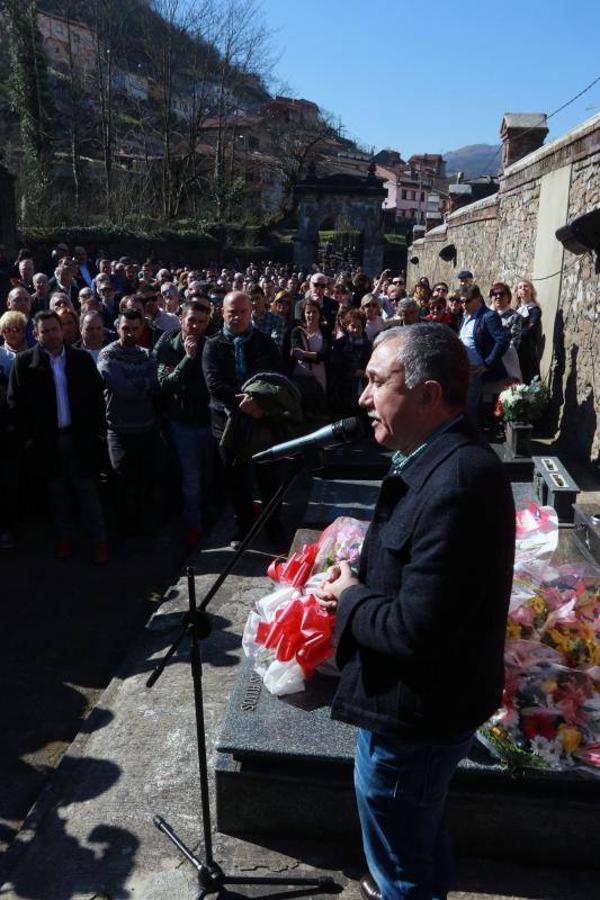 Homenaje a Manuel Llaneza