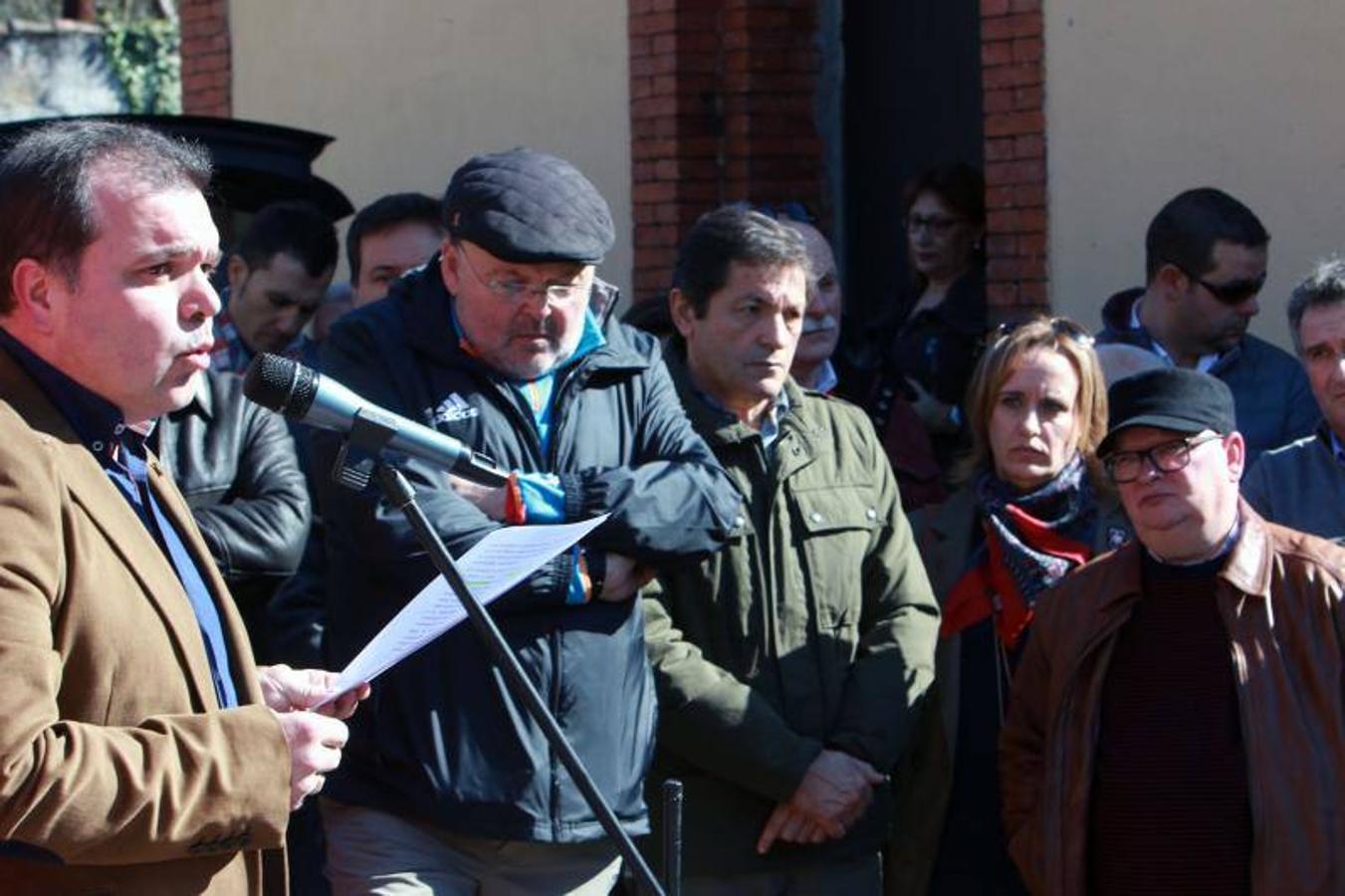 Homenaje a Manuel Llaneza