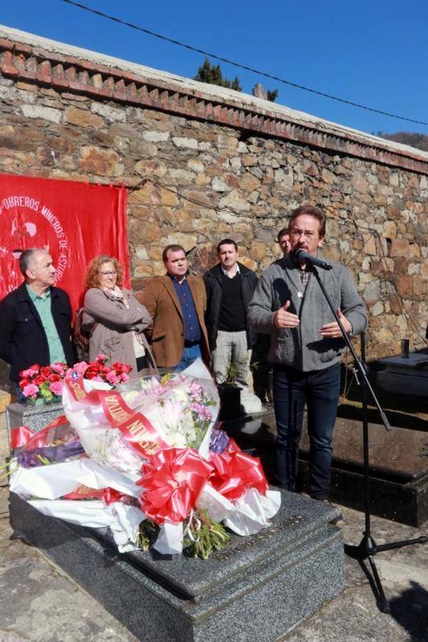 Homenaje a Manuel Llaneza