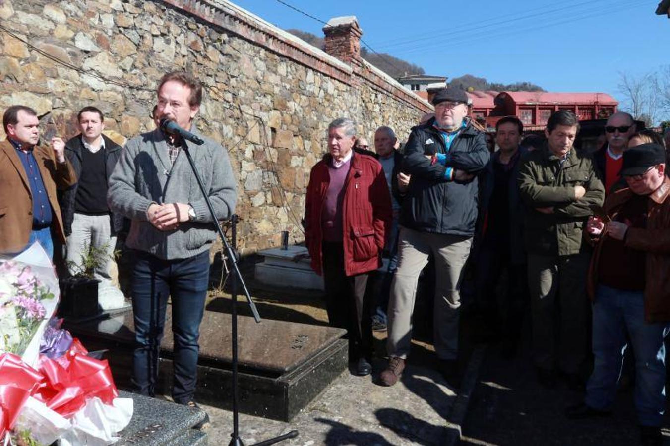 Homenaje a Manuel Llaneza