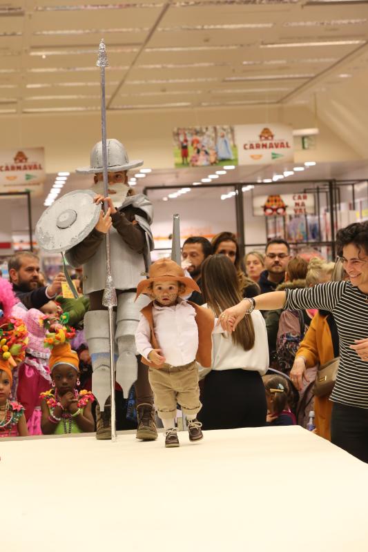 La originalidad del Antroxu desfila en El Corte Inglés y El Atrio